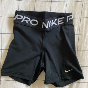 Nike pro in black